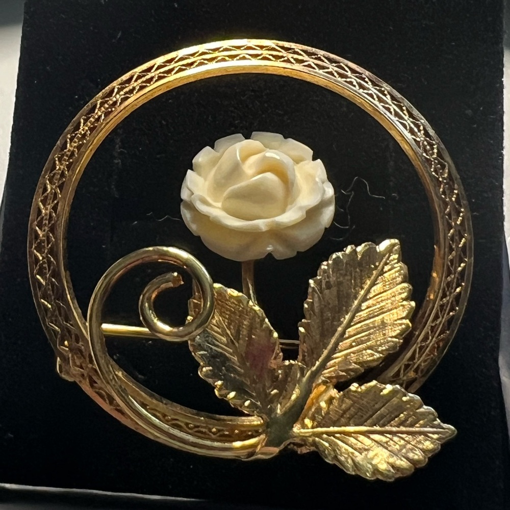 Elegant Gold and Cream Floral Brooch